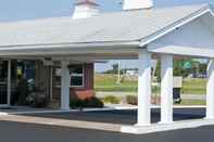 Exterior Days Inn by Wyndham Wauseon