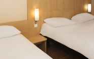 Bedroom 4 ibis Toulouse Airport