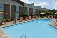 Swimming Pool Courtyard by Marriott Winston-Salem University