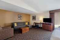 Ruang Umum La Quinta Inn & Suites by Wyndham Oakland - Hayward