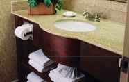 Toilet Kamar 5 Best Western Historic Area Inn