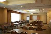 Functional Hall Comfort Inn & Suites Watertown - 1000 Islands