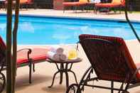 Swimming Pool Renaissance Austin Hotel
