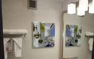 In-room Bathroom 6 Best Western Plus Clarks Summit Scranton