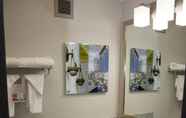 Toilet Kamar 6 Best Western Plus Clarks Summit Scranton