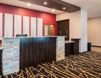 Lobi 2 Ramada by Wyndham Grand Forks