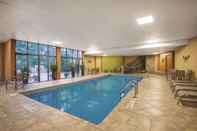 Kolam Renang La Quinta Inn & Suites by Wyndham Silverthorne - Summit Co