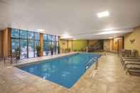 Swimming Pool La Quinta Inn & Suites by Wyndham Silverthorne - Summit Co