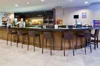 บาร์ คาเฟ่ และเลานจ์ Holiday Inn Vancouver Centre, an IHG Hotel