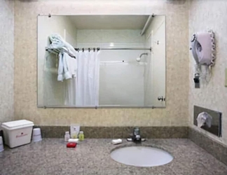 In-room Bathroom 2 Ramada by Wyndham Sioux City