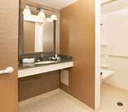 In-room Bathroom 2 Sheraton Hartford South Hotel