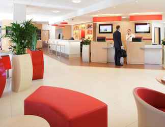 Lobby 2 ibis Dijon Sud