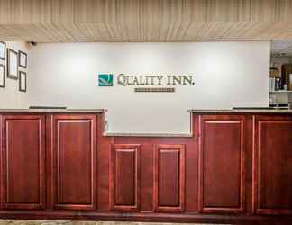 Lobby 2 Quality Inn
