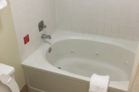 In-room Bathroom Econo Lodge