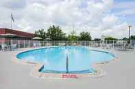 Swimming Pool Days Inn by Wyndham Gettysburg