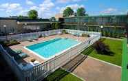 Swimming Pool 7 Ramada by Wyndham Rome / Verona