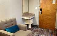 Kamar Tidur 2 Travelodge by Wyndham Bloomington