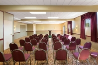 Functional Hall Days Inn by Wyndham Hillsborough