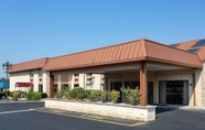 Exterior 2 Days Inn by Wyndham Hillsborough