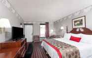 Bedroom 5 Travelodge by Wyndham Clarksville