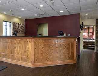 Lobby 2 Red Roof Inn & Suites Newark - University