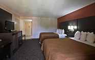 Bedroom 6 Chicago Club Inn & Suites