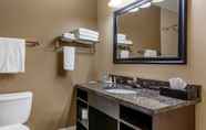 Toilet Kamar 5 Quality Inn And Suites Escanaba