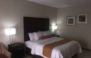 ห้องนอน 2 Orangewood Inn & Suites Kansas City Airport