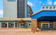 Exterior 7 Orangewood Inn & Suites Kansas City Airport