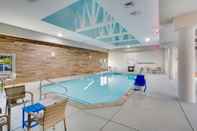 Swimming Pool Orangewood Inn & Suites Kansas City Airport