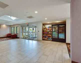 Lobi 2 Orangewood Inn & Suites Kansas City Airport