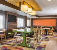 Restoran 4 Fairfield Inn & Suites Jackson