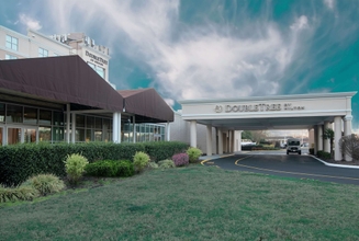 Exterior 4 Doubletree by Hilton Hotel Norfolk Airport