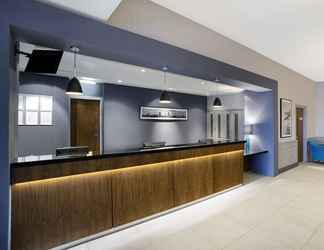 Lobby 2 Leonardo Hotel - Formerly Jurys Inn and Conference Venue Aberdeen Airport