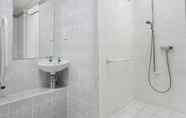 In-room Bathroom 2 Leonardo Hotel - Formerly Jurys Inn and Conference Venue Aberdeen Airport