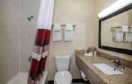 In-room Bathroom 2 Red Roof Inn Dayton - Huber Heights