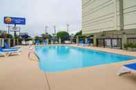 Swimming Pool Comfort Inn University