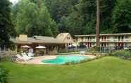 Swimming Pool 5 Quality Inn & Suites, Santa Cruz Mountains