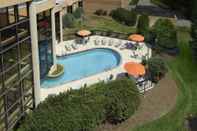 Swimming Pool Sheraton Charlotte Airport Hotel