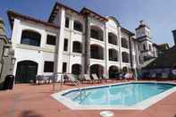 Swimming Pool La Quinta Inn & Suites by Wyndham Santa Cruz