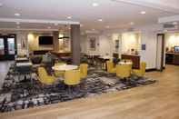 Bar, Cafe and Lounge La Quinta Inn & Suites by Wyndham Santa Cruz