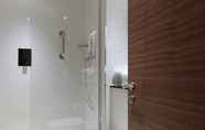 In-room Bathroom 3 Thistle London Marble Arch