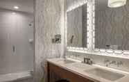 Toilet Kamar 6 St. Louis Union Station Hotel, Curio Collection by Hilton