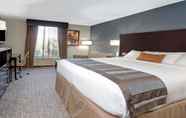 Bedroom 6 Wingate by Wyndham Richardson/Dallas