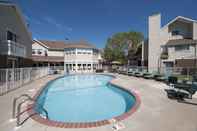 Swimming Pool Sonesta ES Suites Minneapolis - St Paul Airport