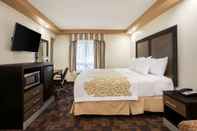 Bedroom Days Inn by Wyndham Iselin / Woodbridge