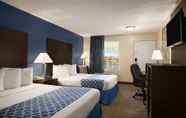ห้องนอน 2 Days Inn & Suites by Wyndham Cherry Hill - Philadelphia