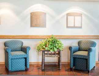 Lobi 2 Quality Inn Rhinelander