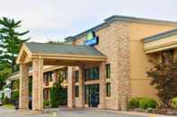 Exterior Days Inn by Wyndham Wayne