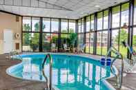 Swimming Pool Comfort Inn Maumee - Perrysburg Area